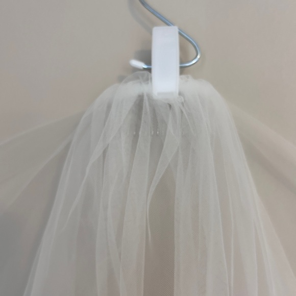 Elegant White Floral Veil - Picture 8 of 9